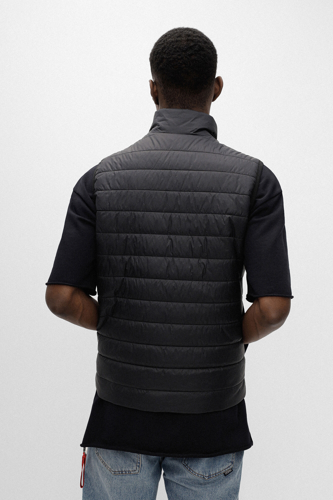 HUGO Chaleco acolchado repelente al agua con logo en contraste negro