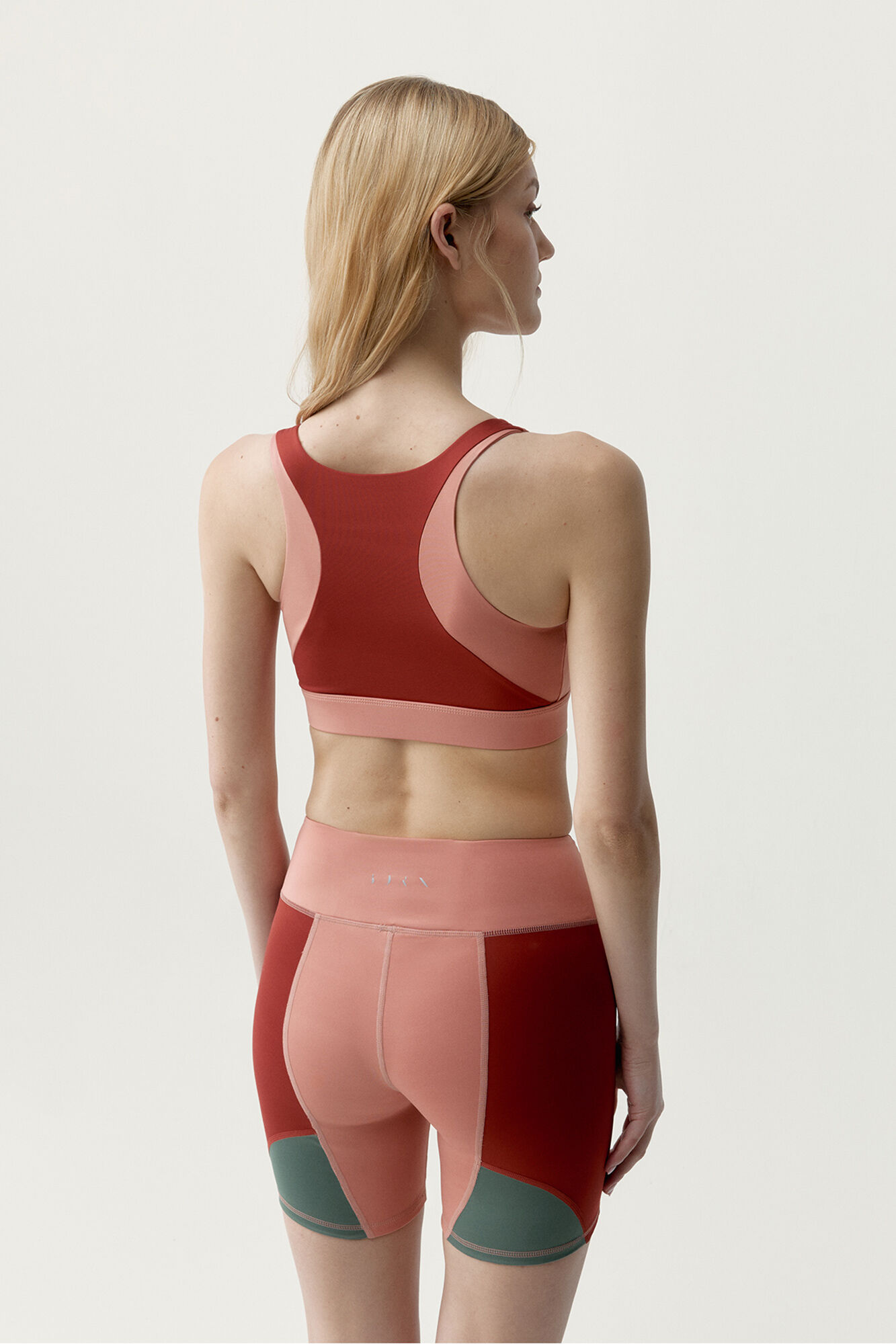 Born Living Yoga Top deportivo Darana  rojo coral/verde