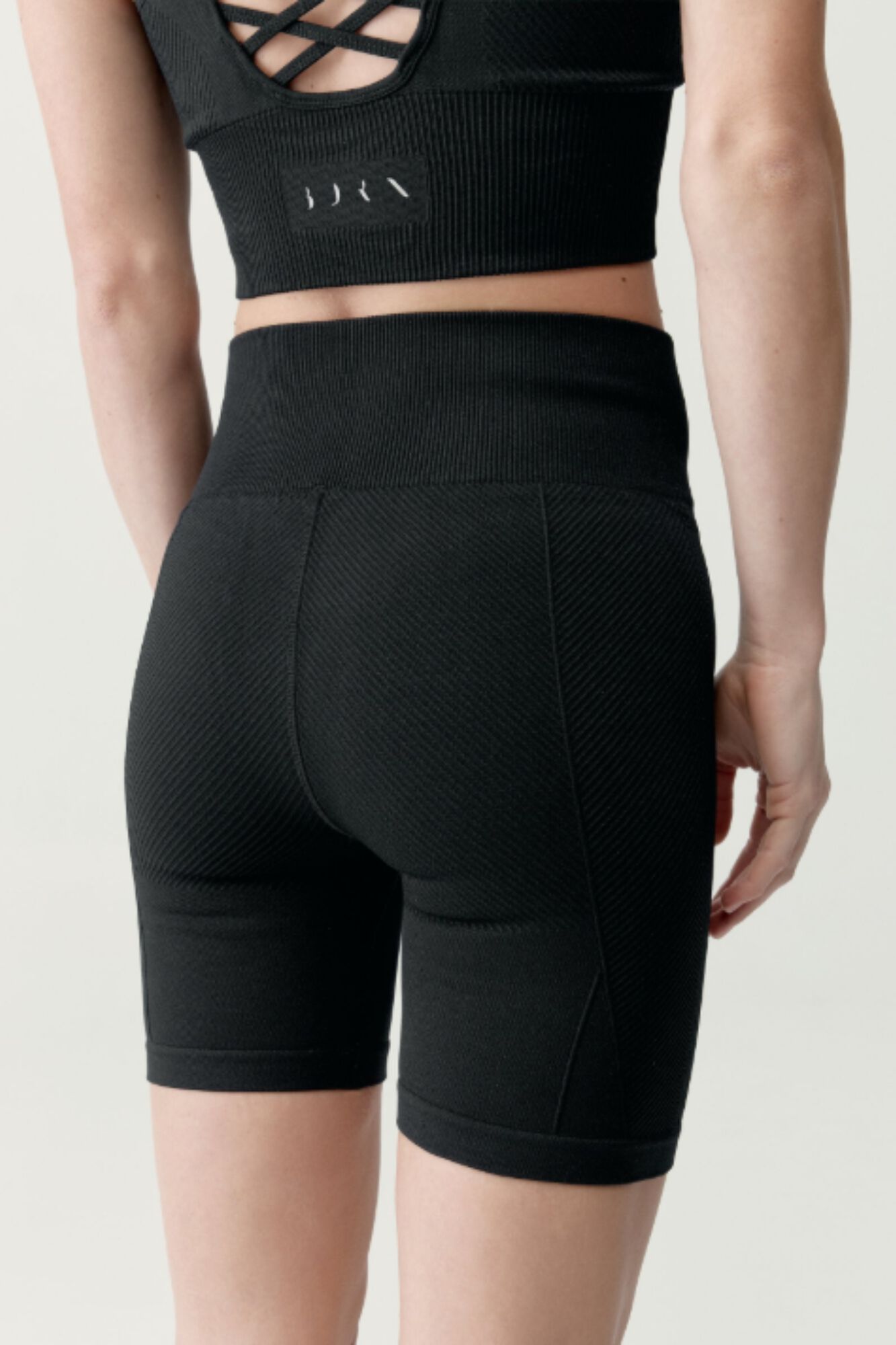 Born Living Yoga Pantal&oacute;n corto deportivo India Negro