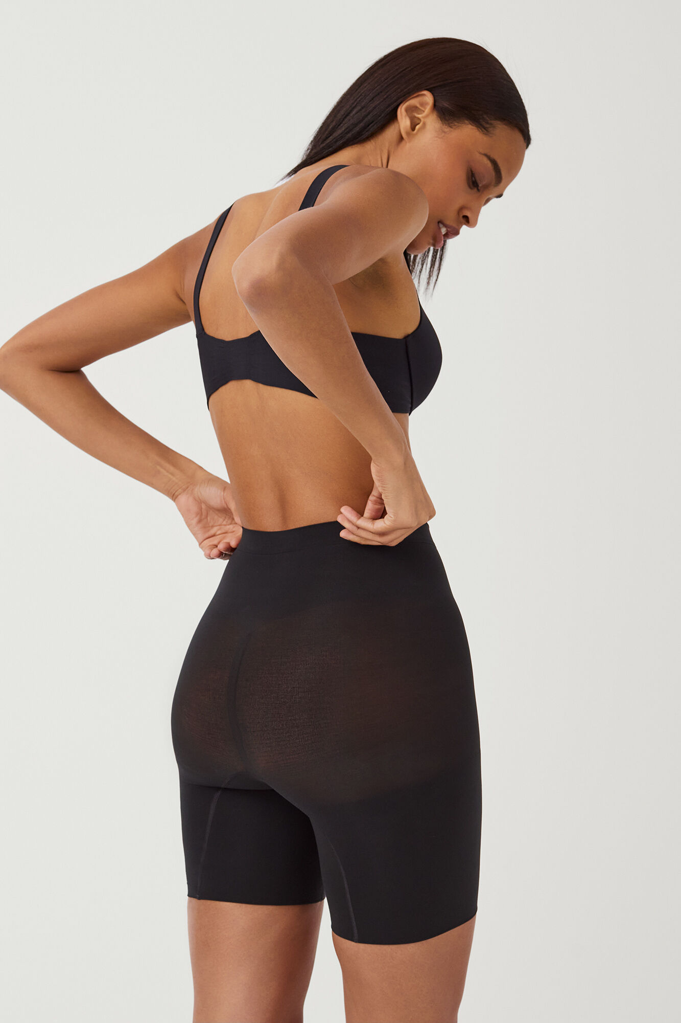 Spanx Pantal&oacute;n corto a media pierna compresion media nude SPANX negro