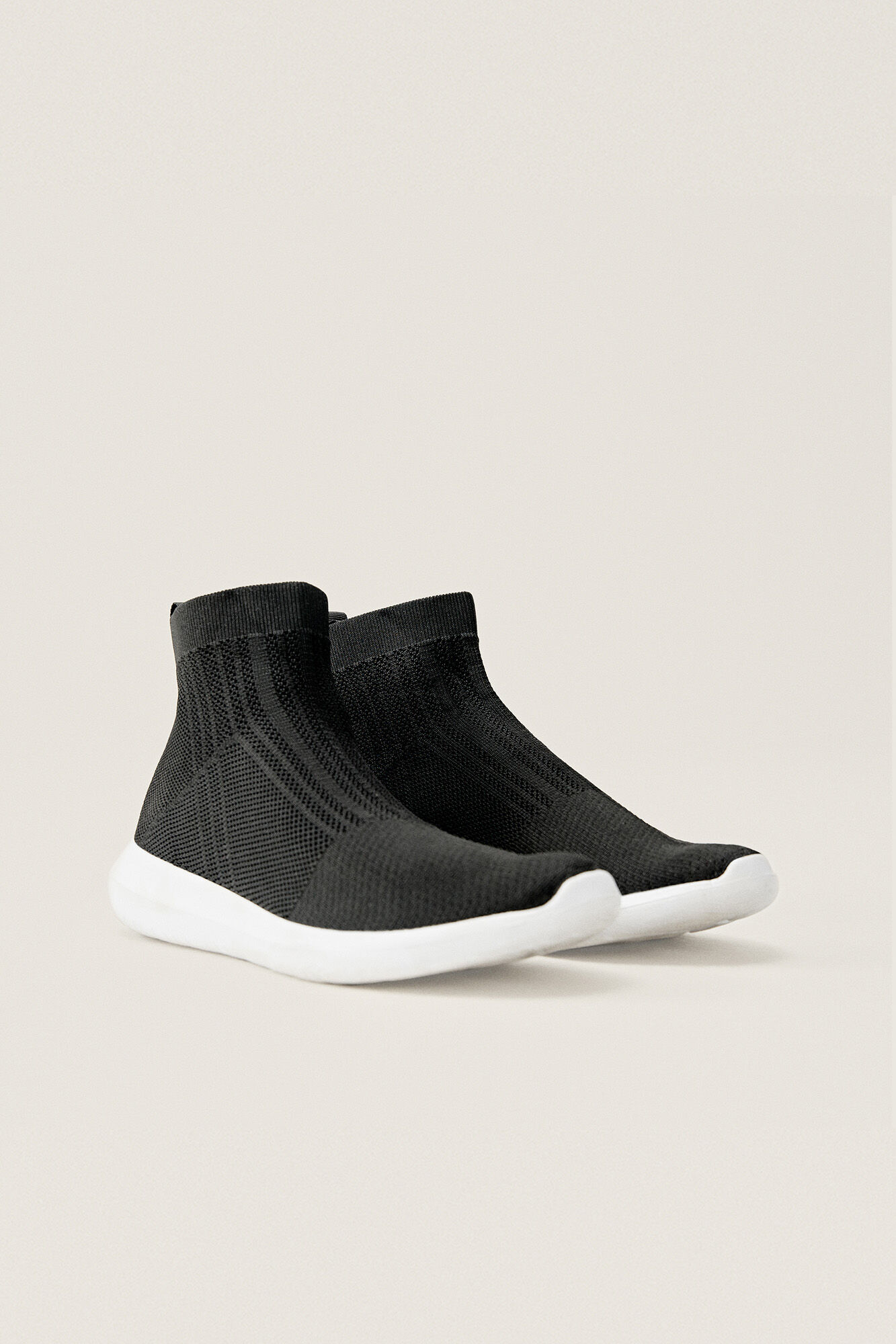 Born Living Yoga Black Float Boots black