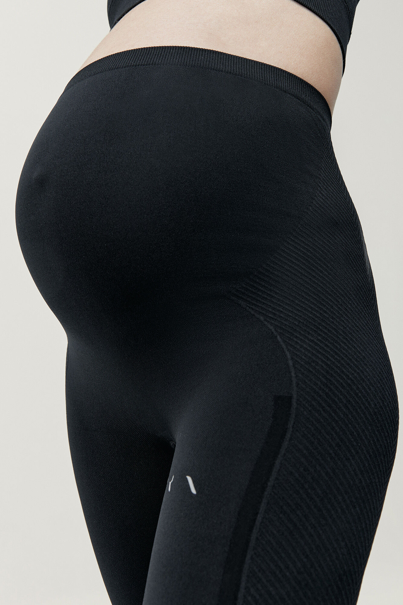 Born Living Yoga Legging Mommy Line Black negro