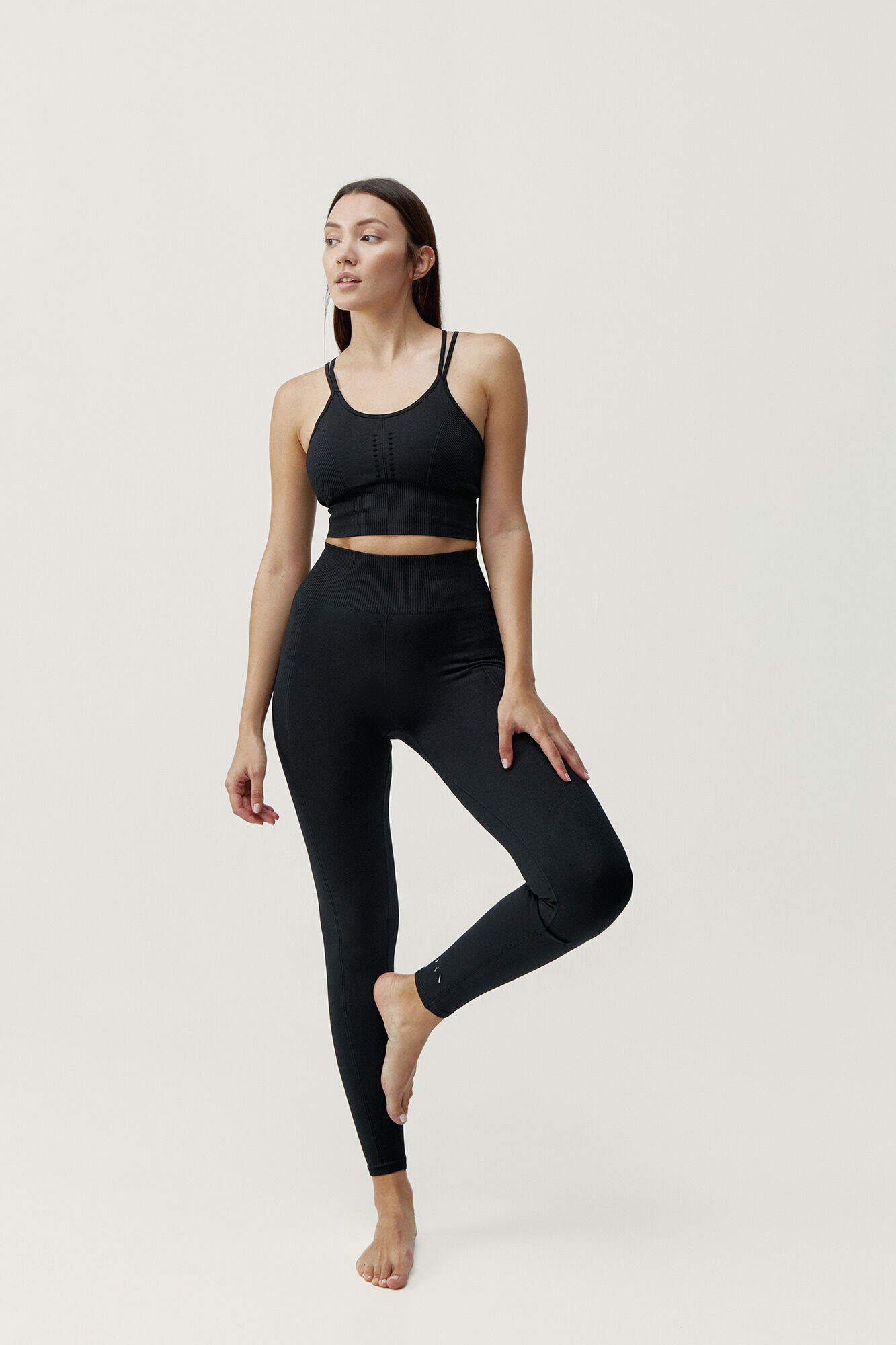 Born Living Yoga Soutien desportivo top India Black preto