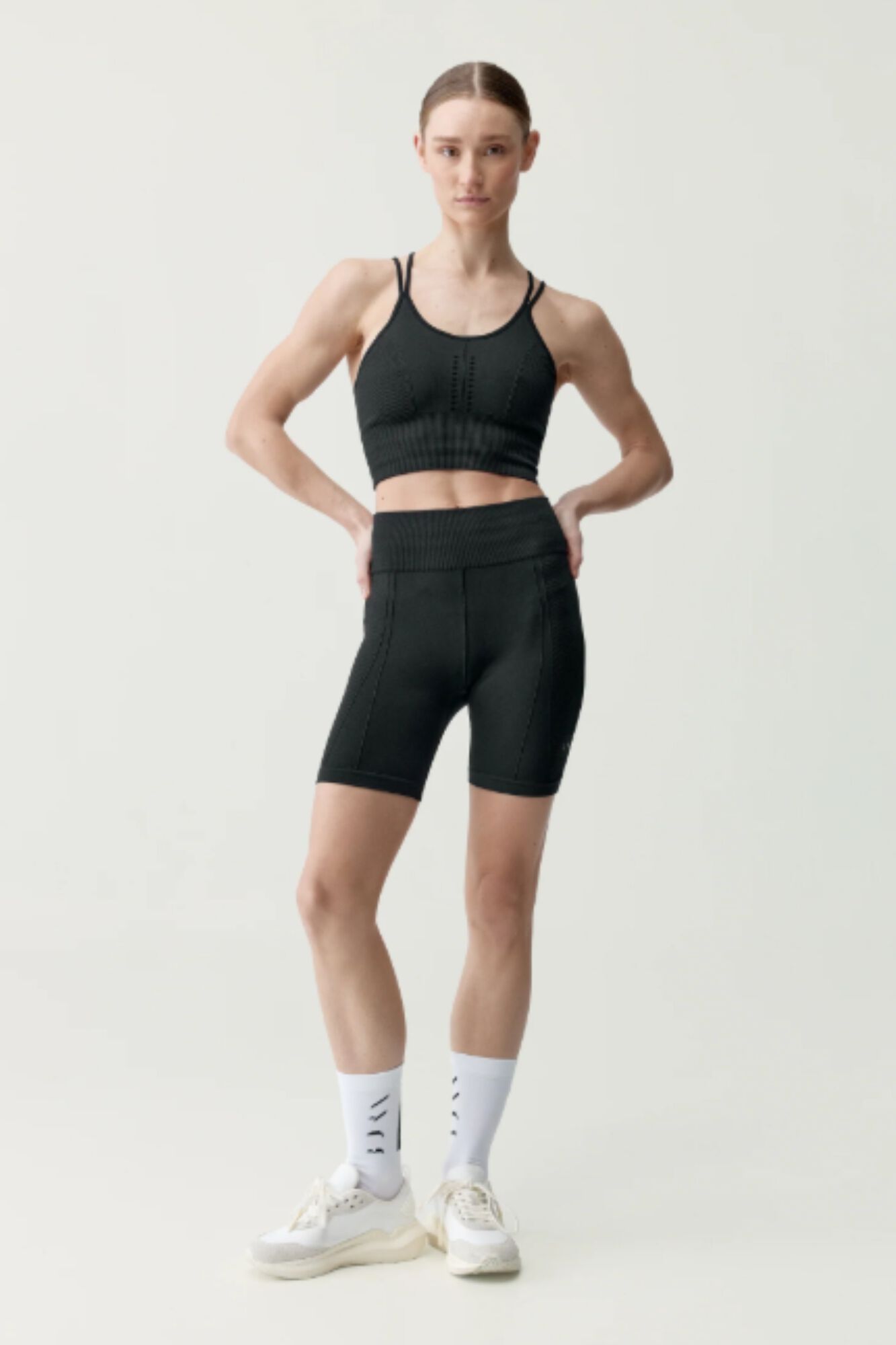 Born Living Yoga Pantal&oacute;n corto deportivo India Negro negro