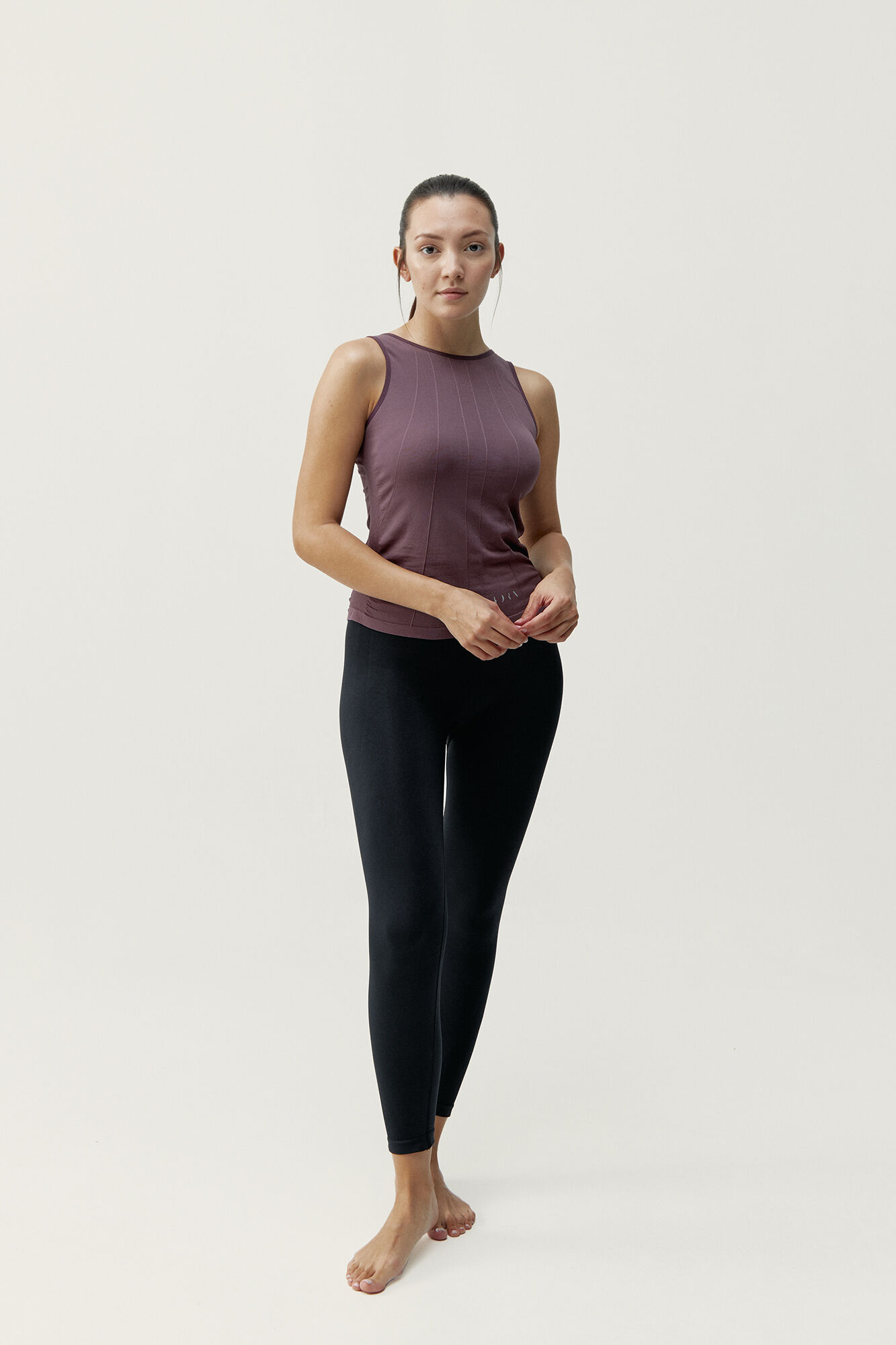 Born Living Yoga T-Shirt Yara Beet Plant burdeos