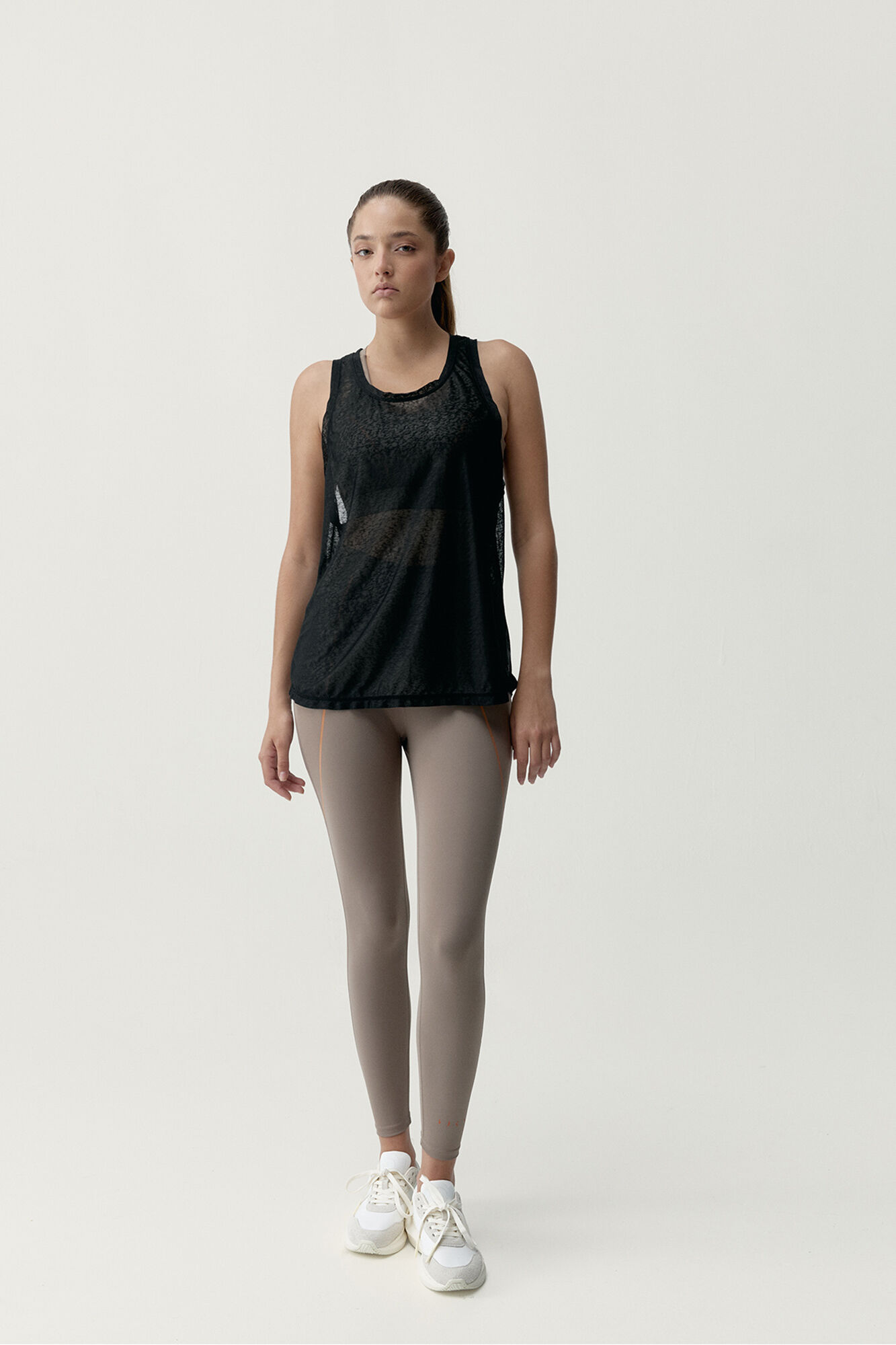 Born Living Yoga Camiseta deportiva Ada 2.0 Negra negro