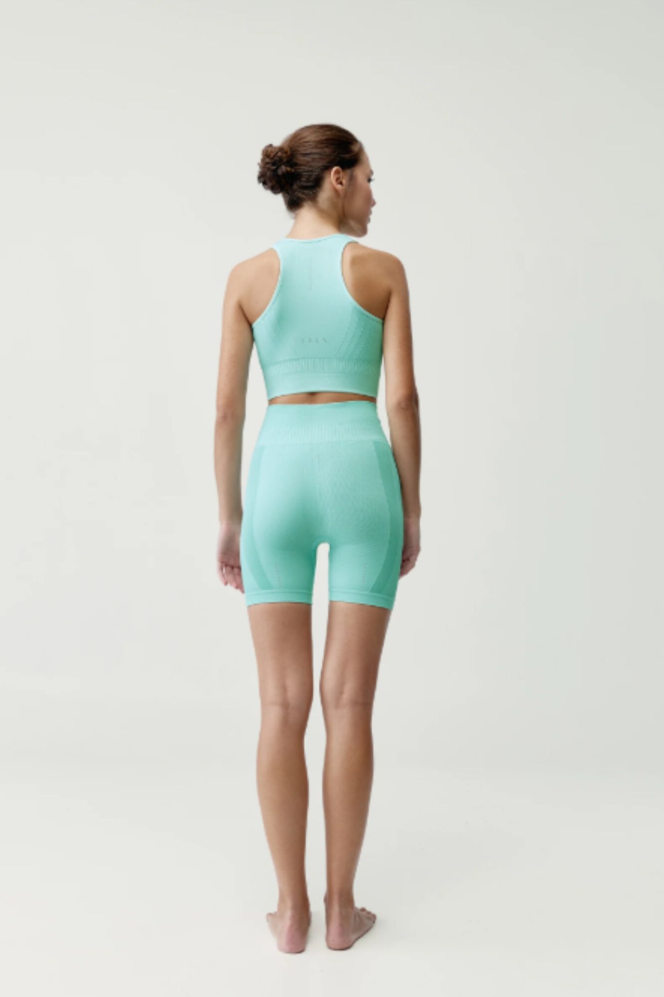 Born Living Yoga Pantalones cortos deportivos Eris azul claro azul