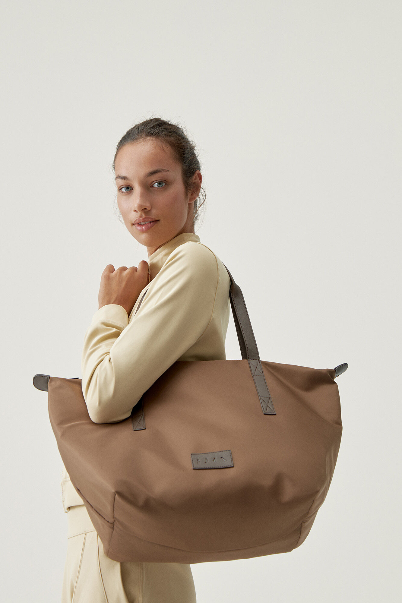 Born Living Yoga Camiseta Race White  nude