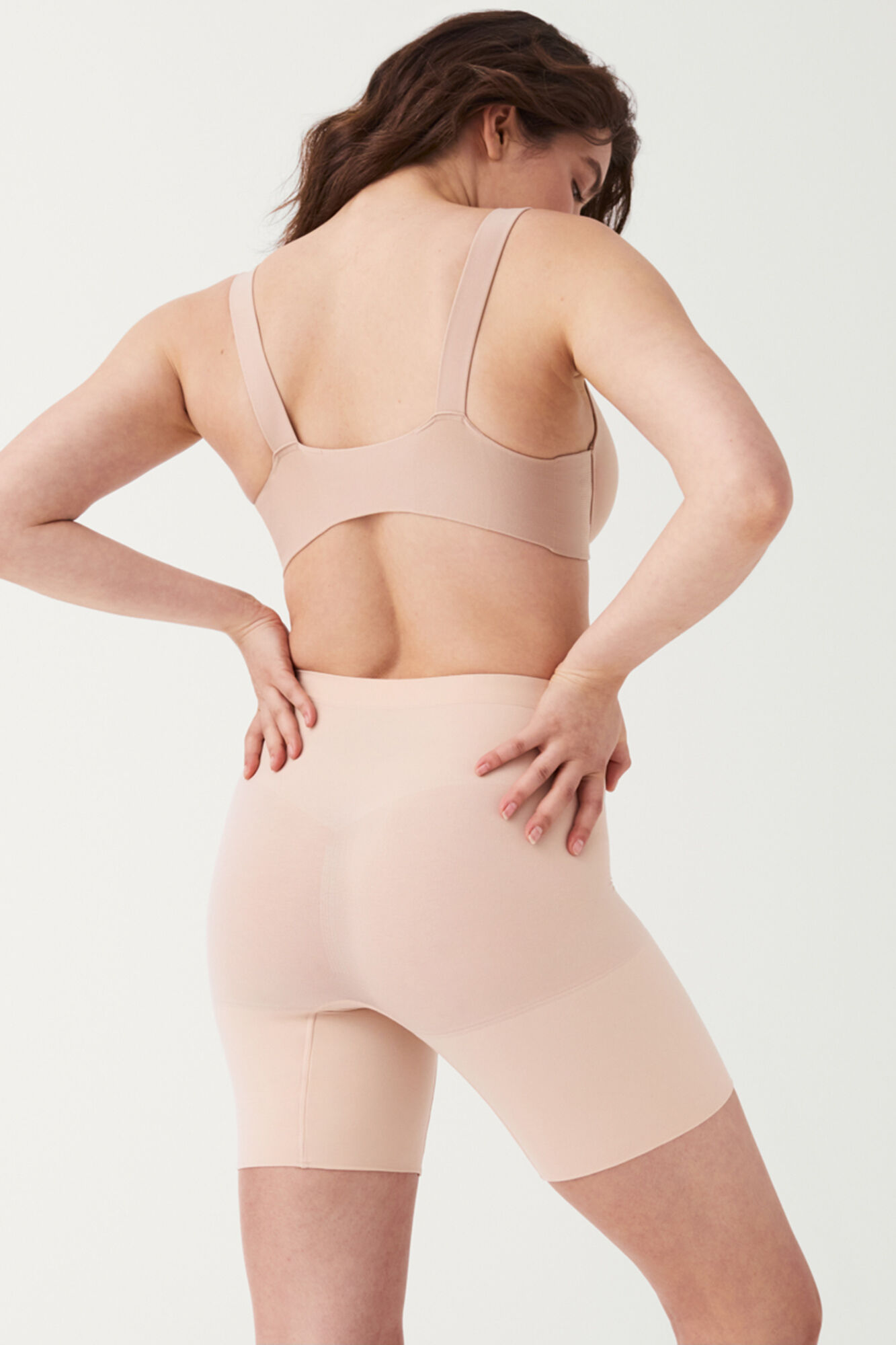 Spanx Pantal&oacute;n corto a media pierna compresion media nude SPANX nude