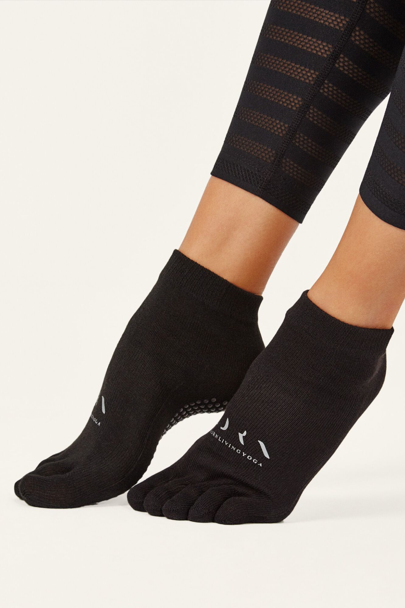 Born Living Yoga Calcetines cortos deportivos con dedos