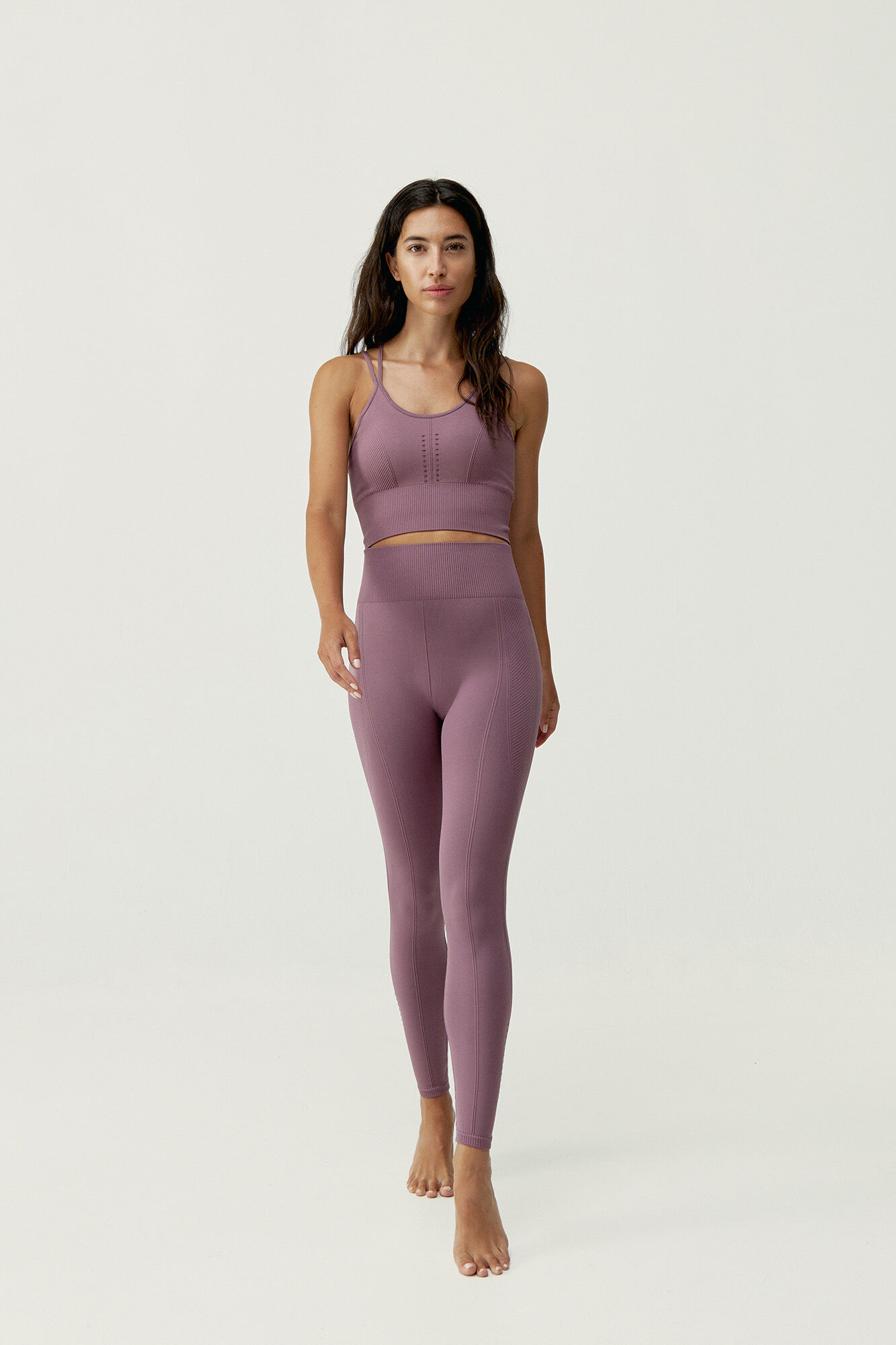 Born Living Yoga Top India Amatista rosa