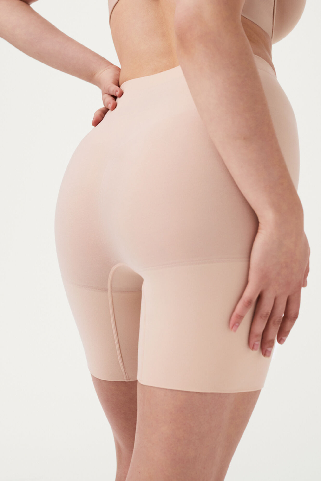 Spanx Pantal&oacute;n corto a media pierna compresion media nude SPANX