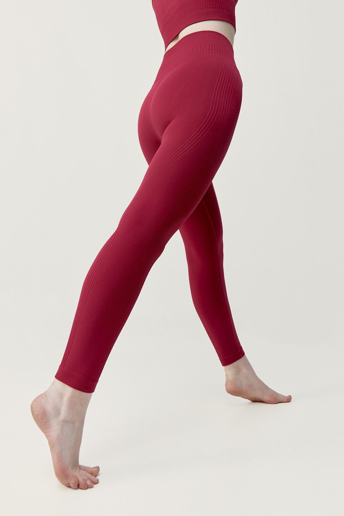 Born Living Yoga Legging Kamay Currant rojo