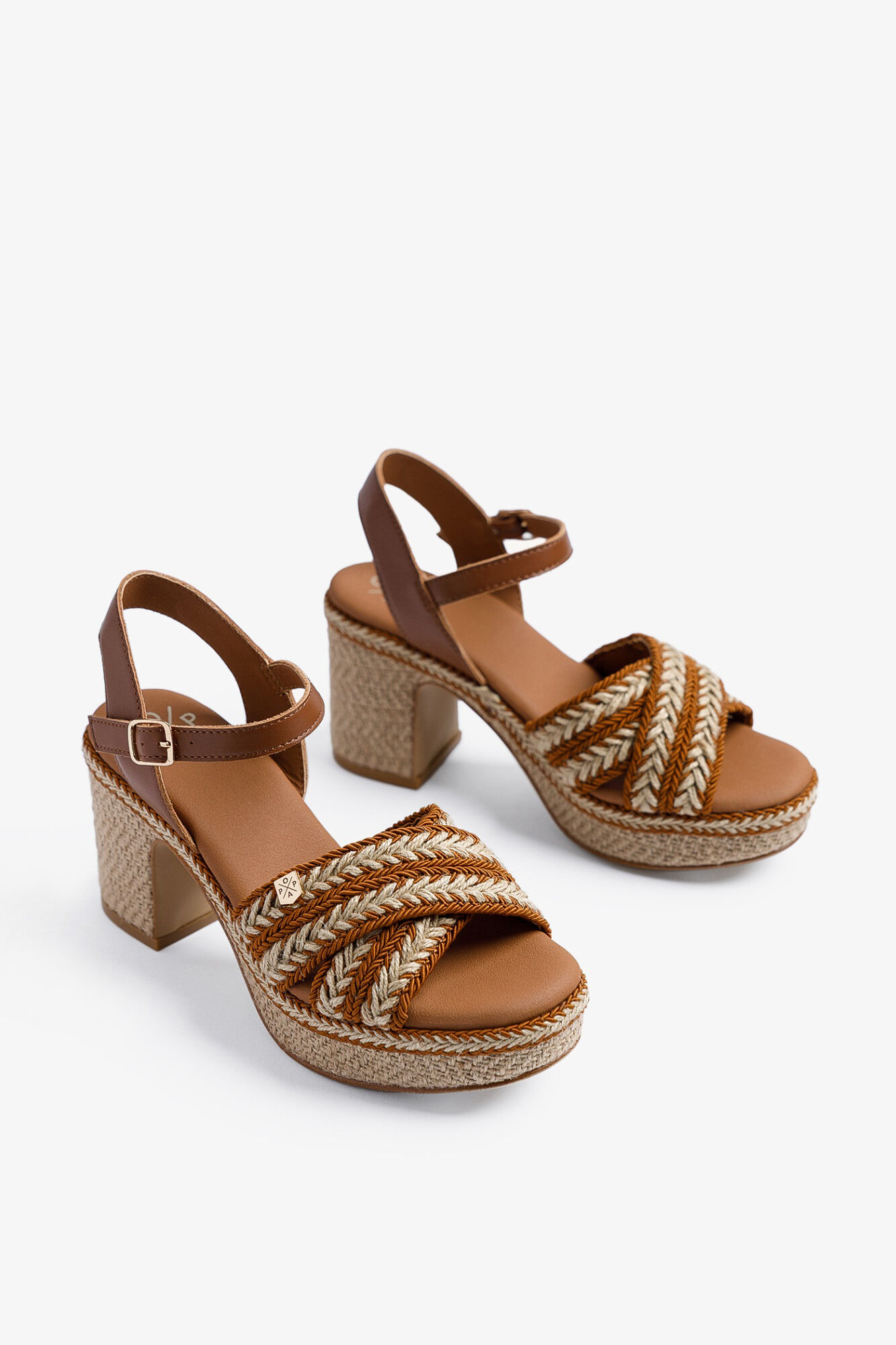 Popa Cu&ntilde;a tac&oacute;n Melia Yute