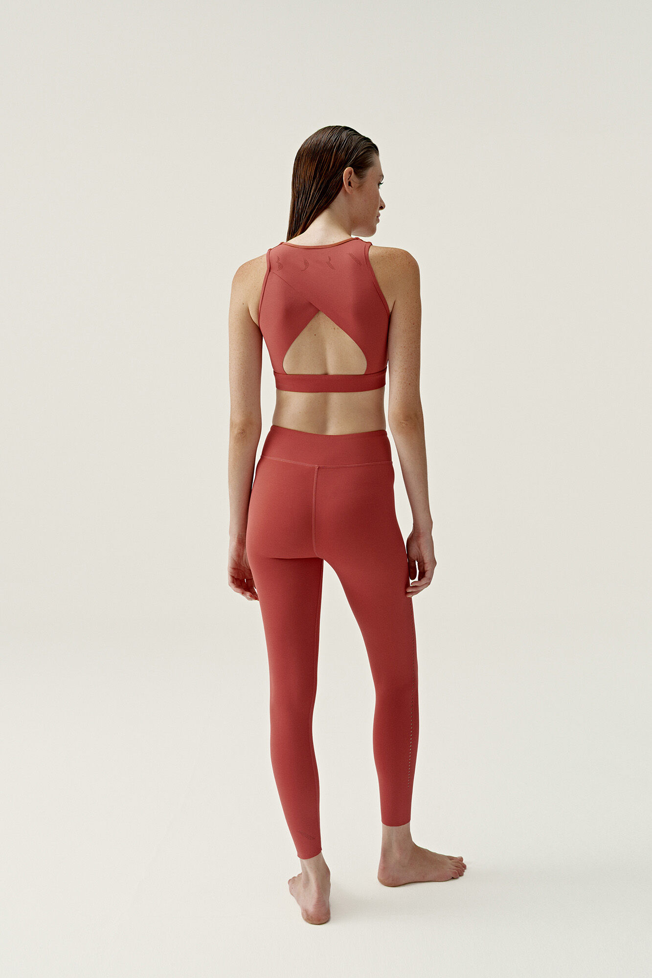 Born Living Yoga Top Nara Terracota rojo