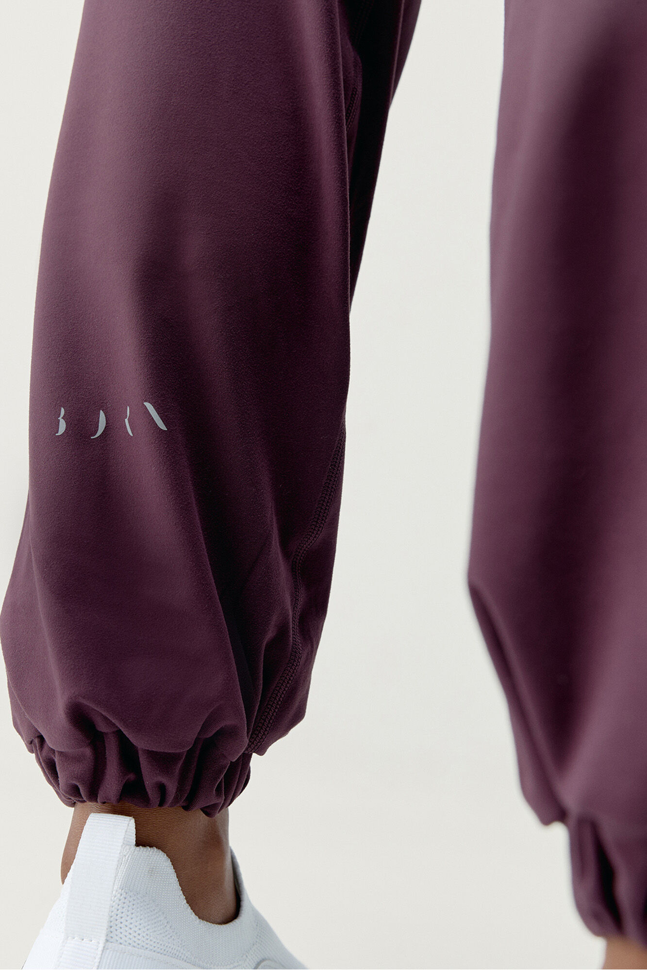 Born Living Yoga Pantal&oacute;n deportivo jogger Camille morado burdeos