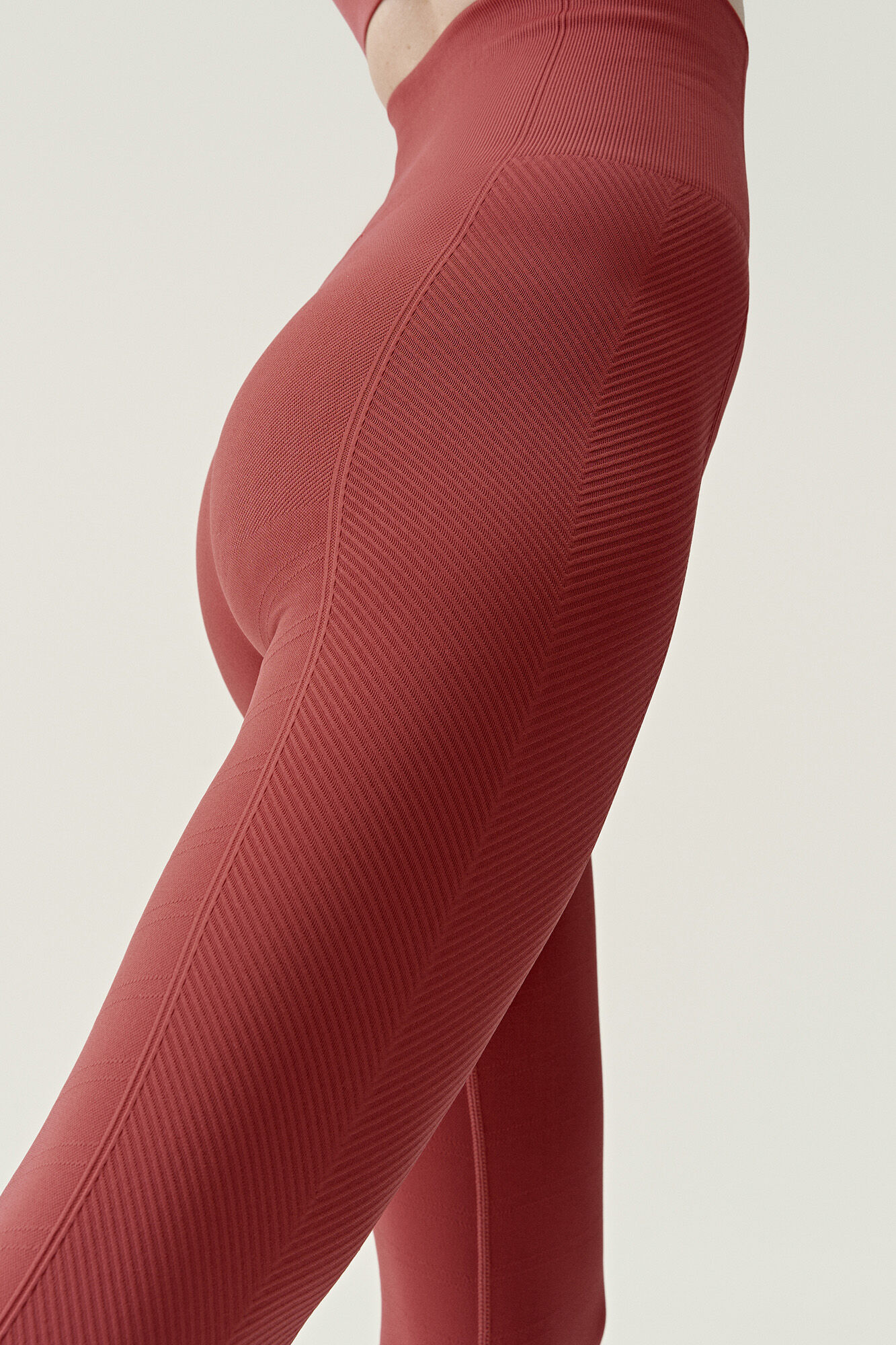 Born Living Yoga Legging Naisha Dark Cherry red