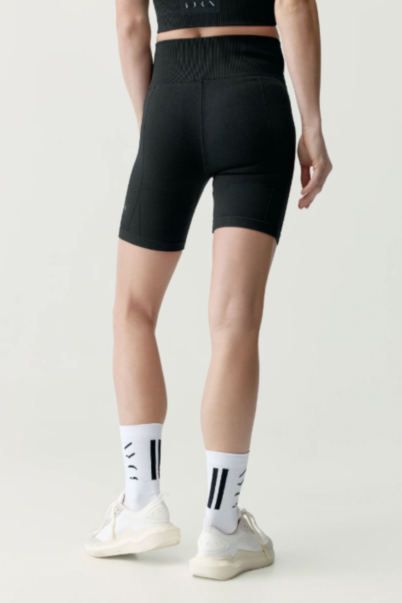 Born Living Yoga Pantal&oacute;n corto deportivo India Negro negro