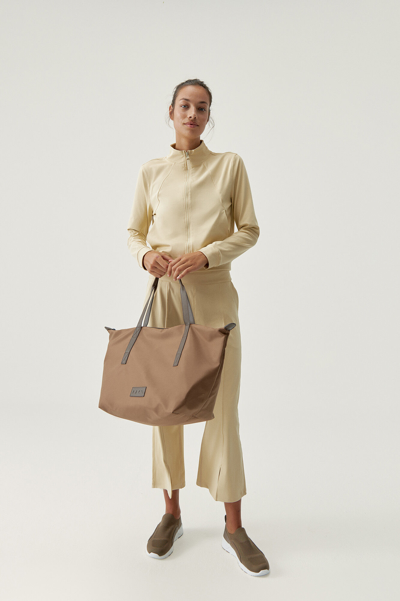 Born Living Yoga Camiseta Race White  nude