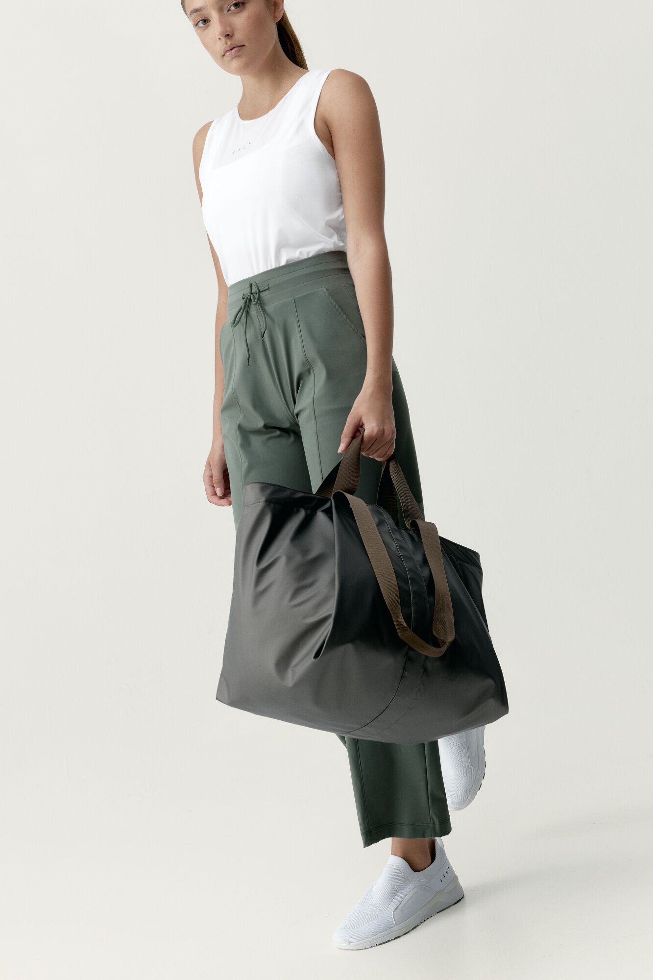 Born Living Yoga Bolso deportivo Raga caqui