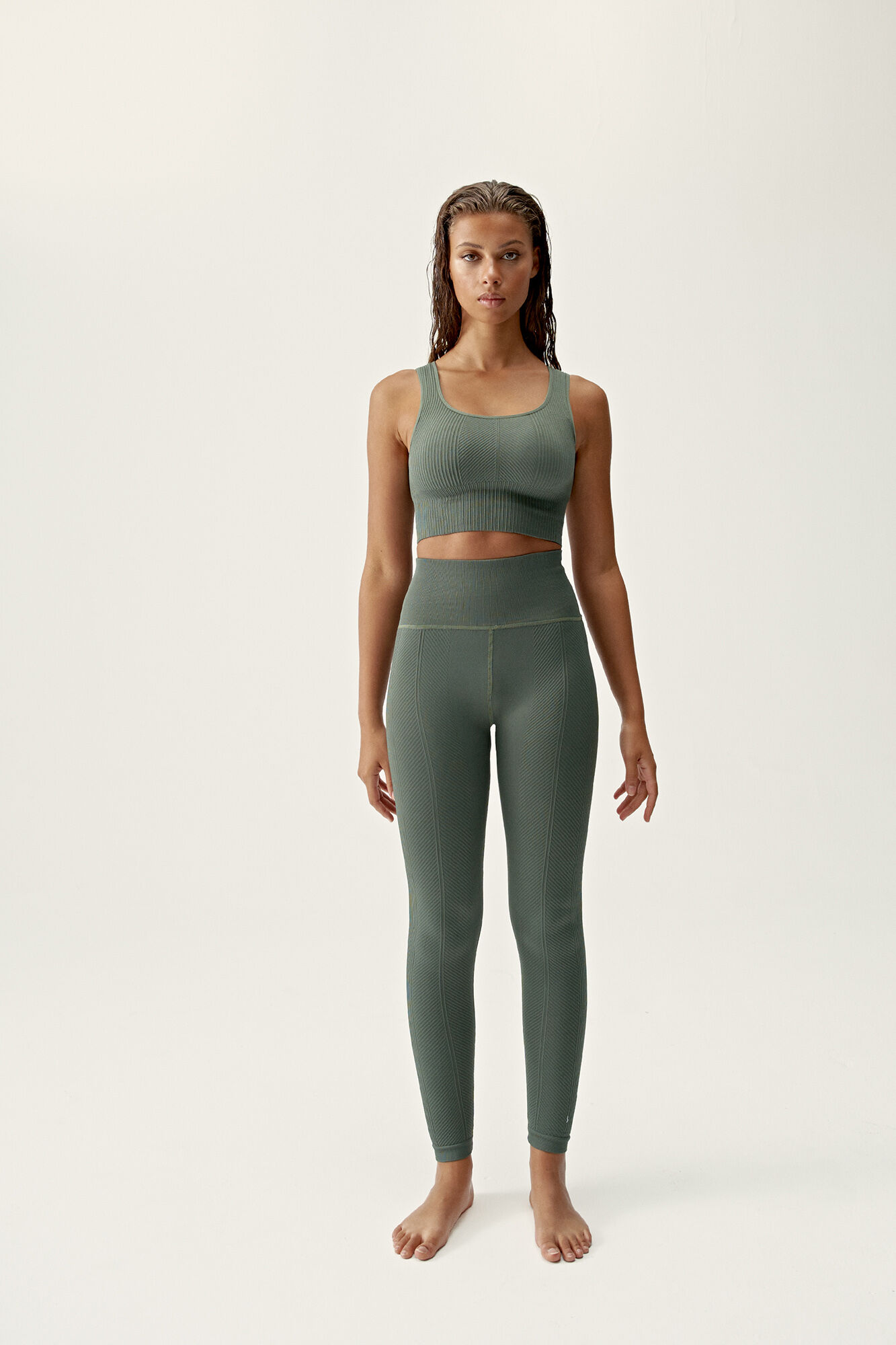 Born Living Yoga Hunter Sumita leggings green
