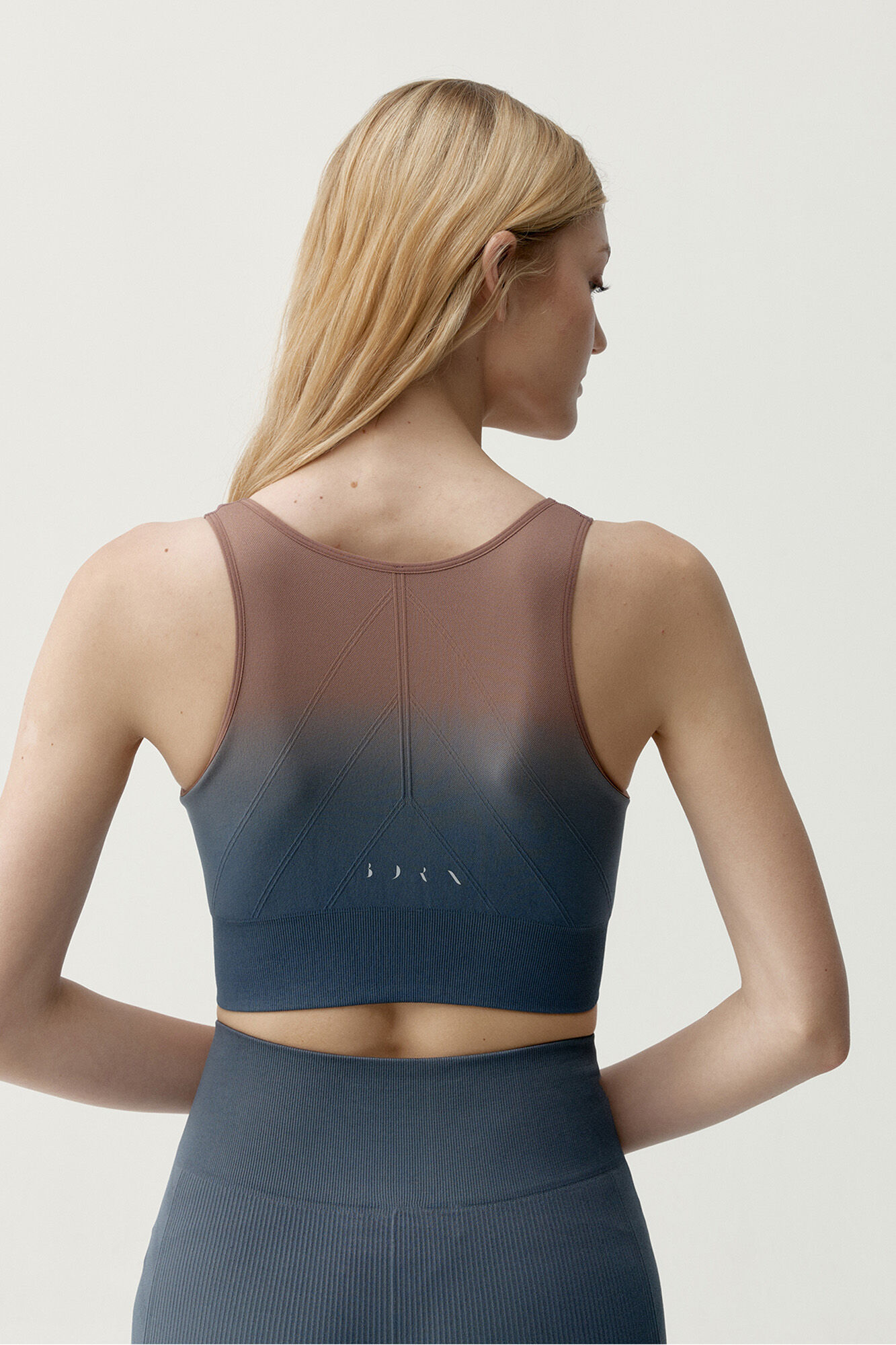 Born Living Yoga Top deportivo Dione azul gris&aacute;ceo y marr&oacute;n