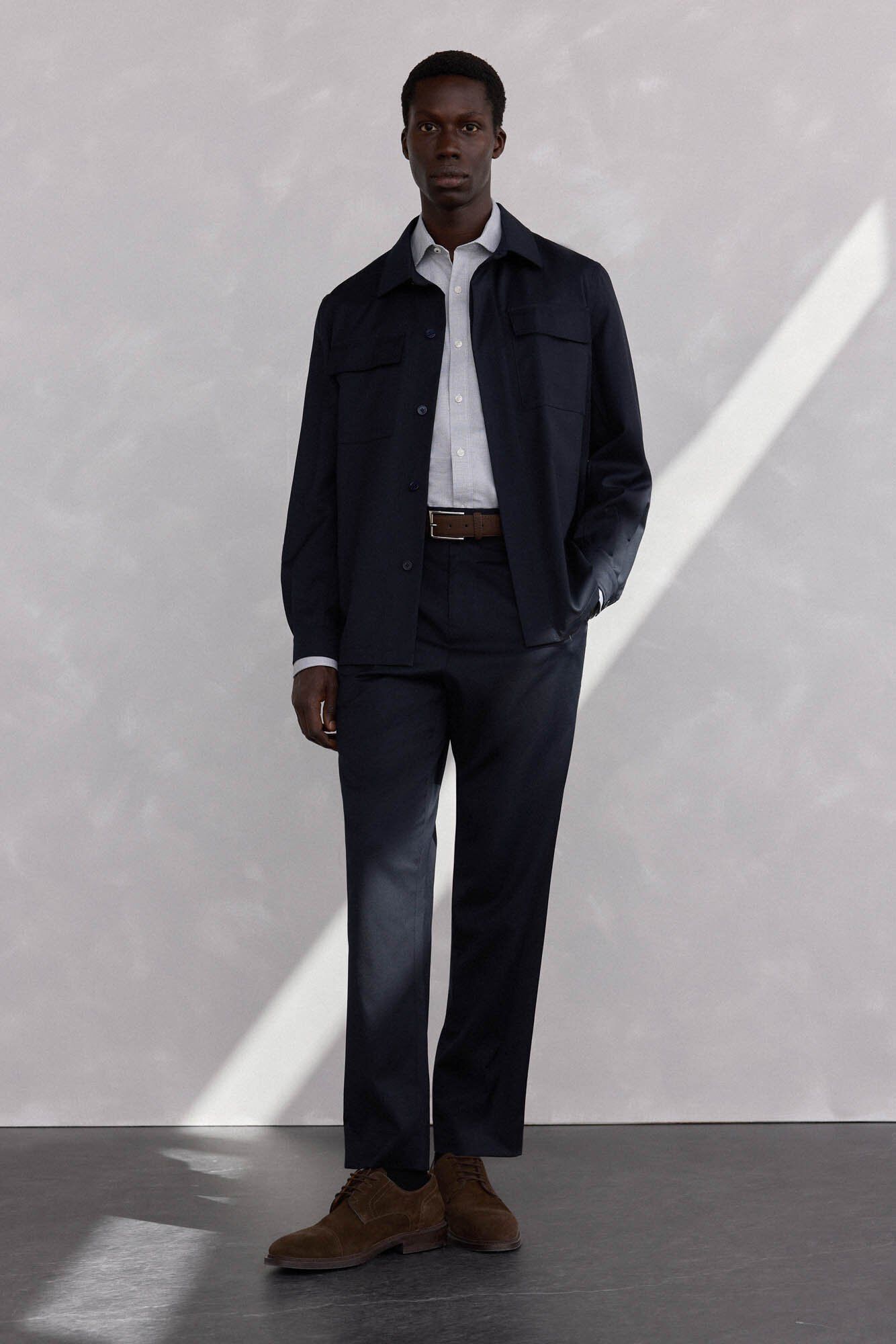 Conjunto de sobrecamisa y pantal&oacute;n