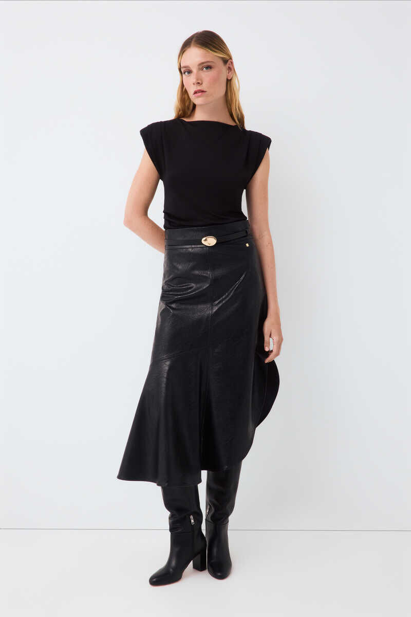 Skirt and shoulders set