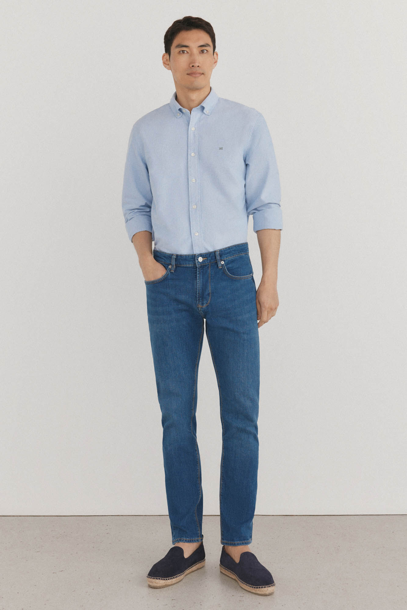 Conjunto de cal&ccedil;as e camisa