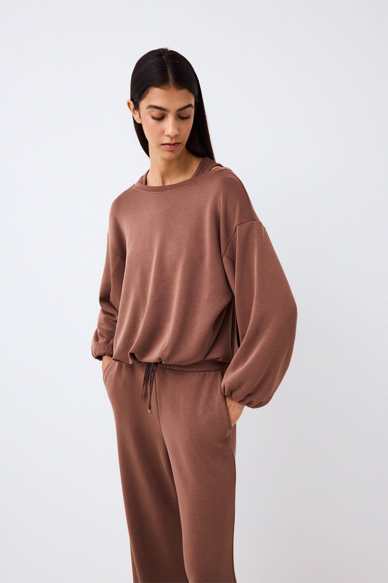 Trousers and sweatshirt set