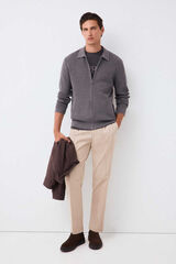 Chinos, t-shirt and fastening set