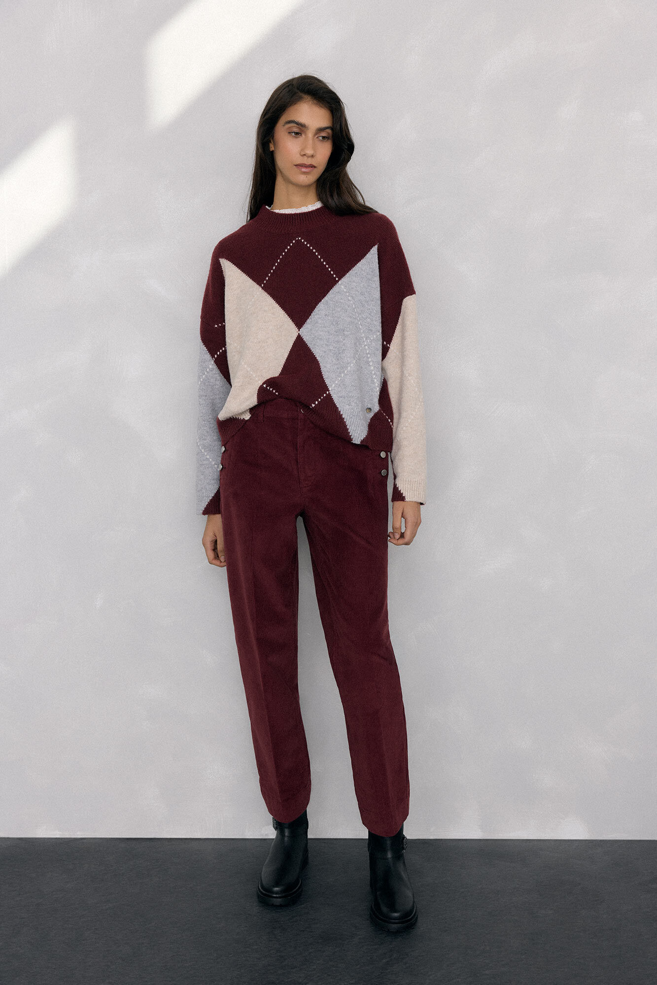 Conjunto de cal&ccedil;a, sobretudo e su&eacute;ter