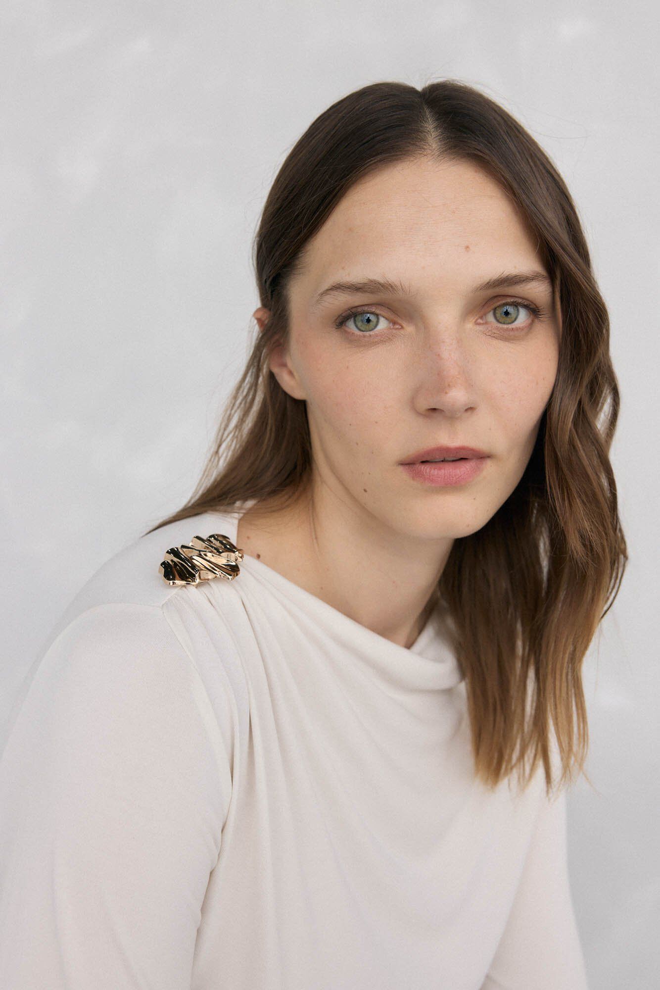 Brooch and jeans set