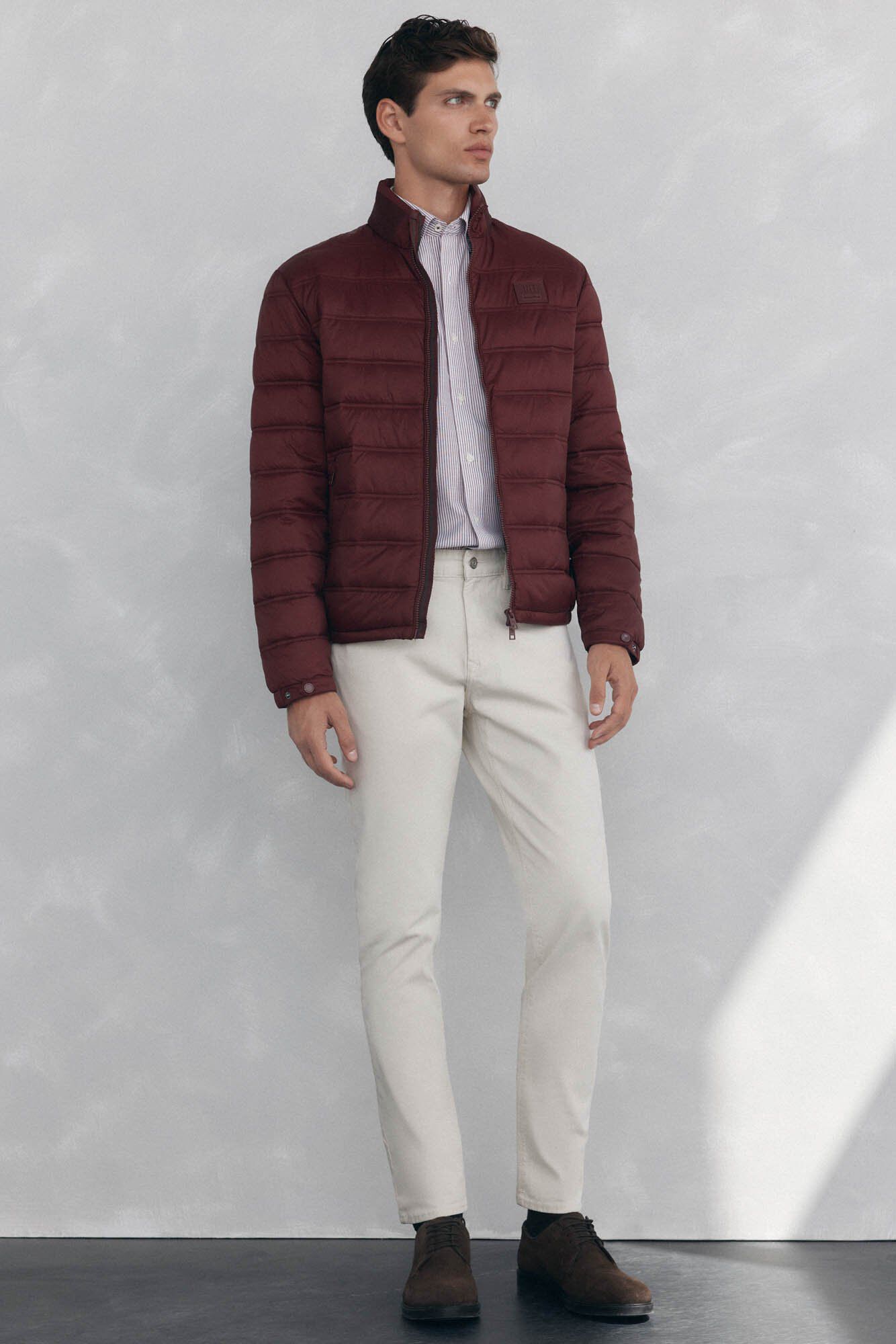 Conjunto de cal&ccedil;as e blus&atilde;o