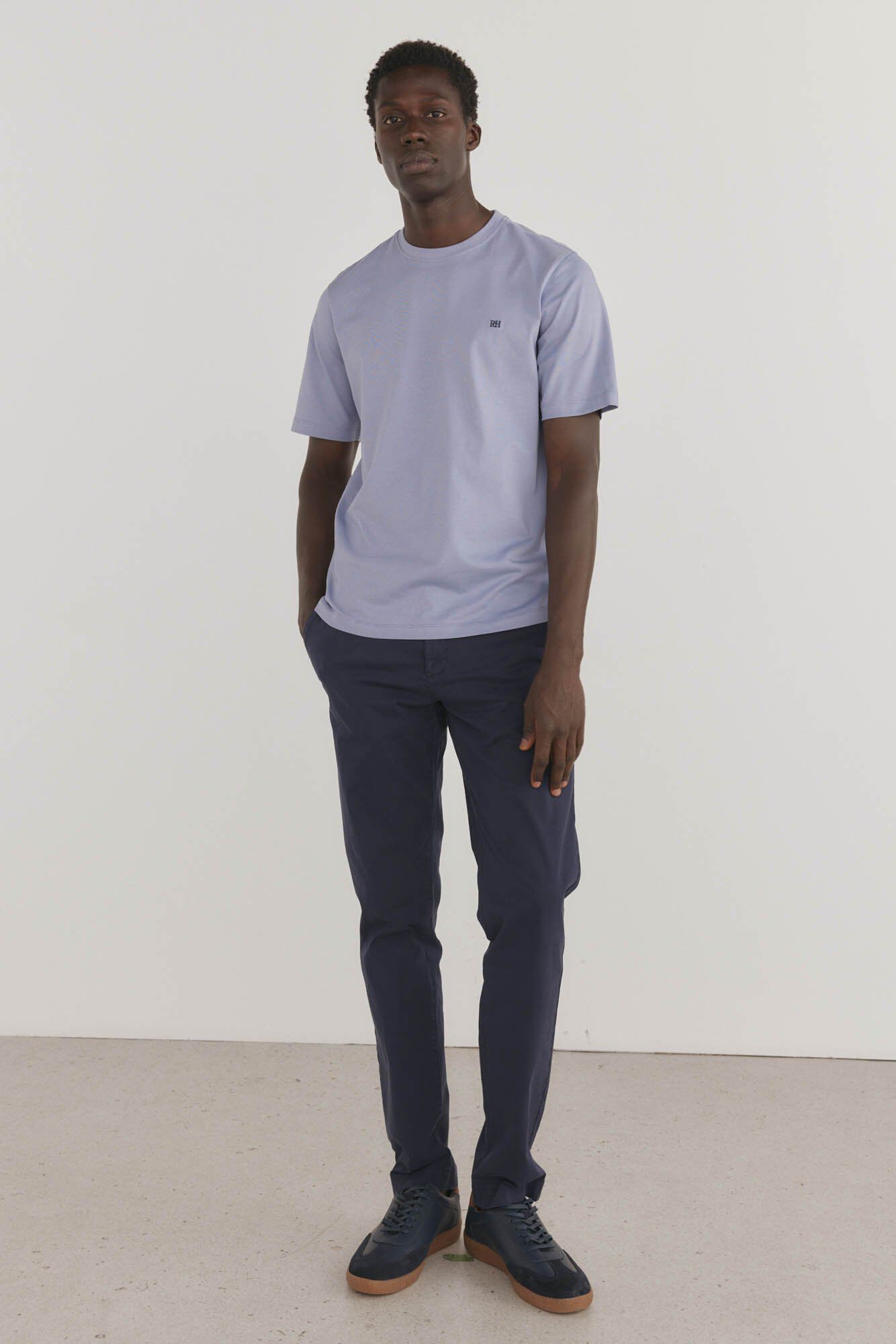 Conjunto de cal&ccedil;as e camisa