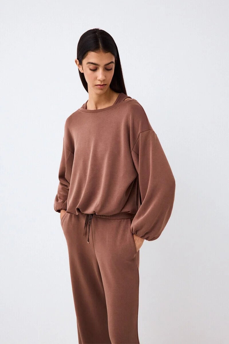 Trousers and sweatshirt set