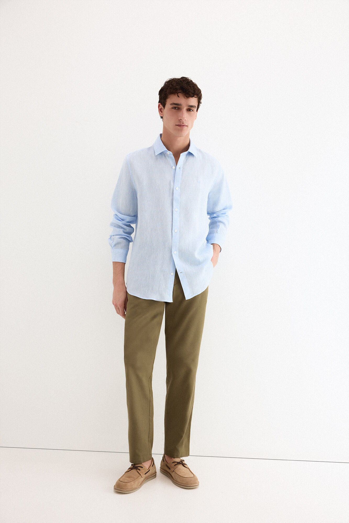 Conjunto de cal&ccedil;as e camisa