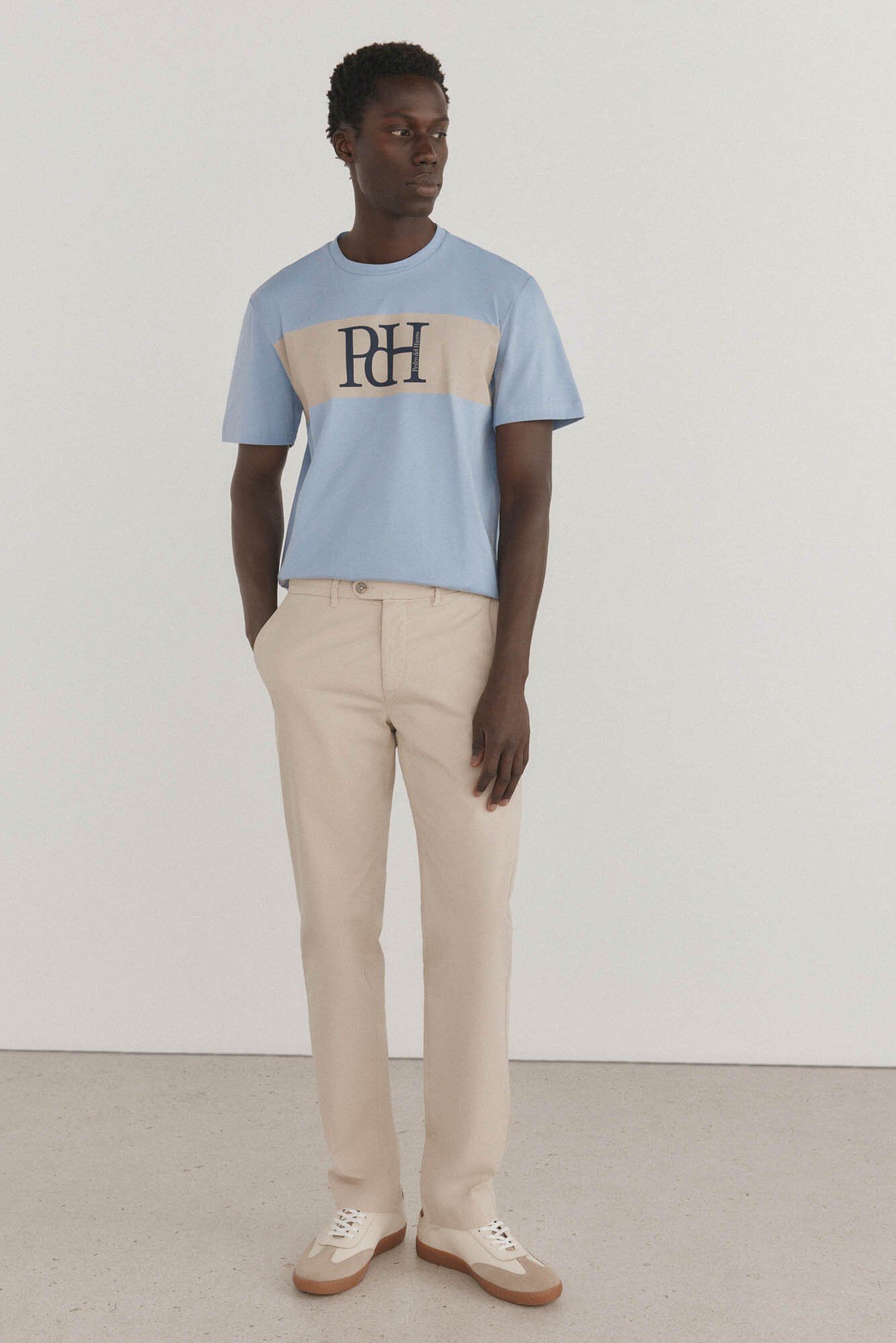 Conjunto de cal&ccedil;as e t-shirt