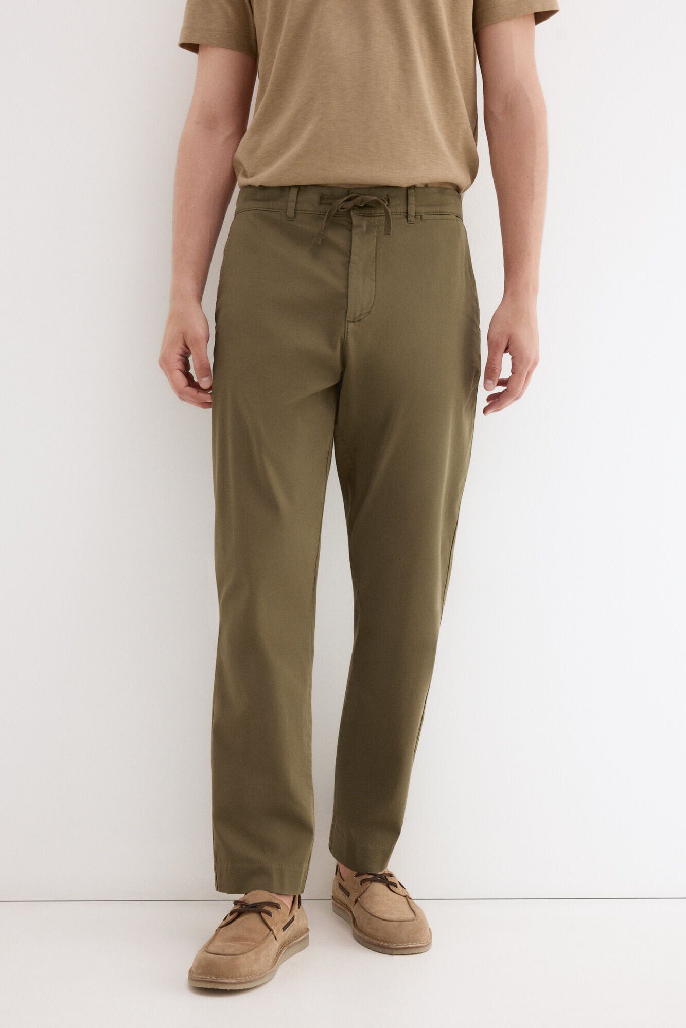Conjunto de cal&ccedil;as e camisa