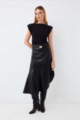 Skirt and shoulders set