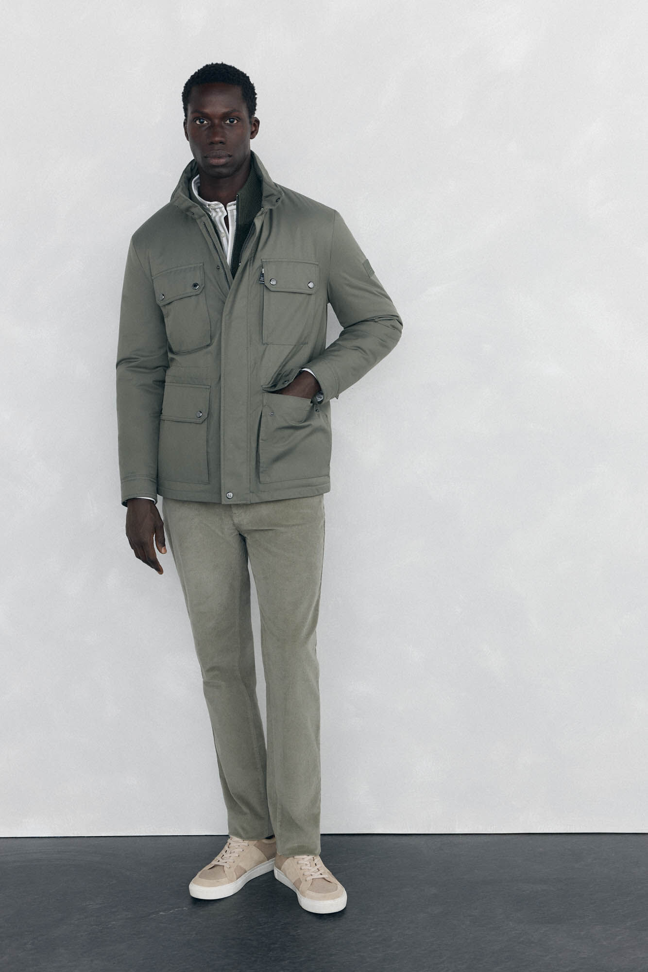 Conjunto de cal&ccedil;as e jaqueta