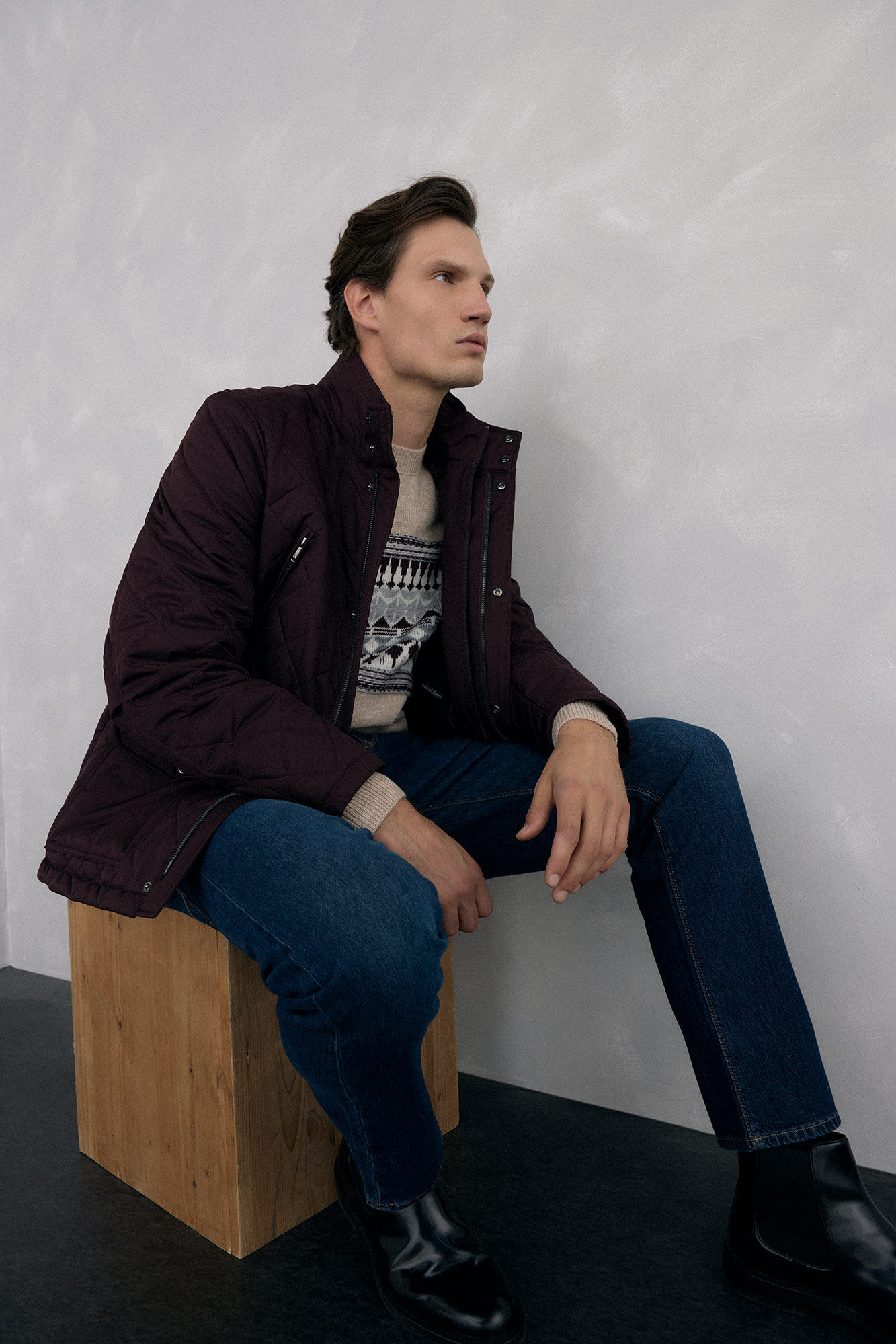 Conjunto de cal&ccedil;as, su&eacute;ter e jaqueta